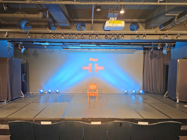 LED照明の演出をプラス！ダンス発表会の照明機材手配＆オペレート